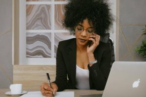 Créer une micro-entreprise dans le service à la personne : comment faire